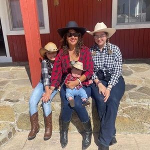 Meet your Posher, Claudia